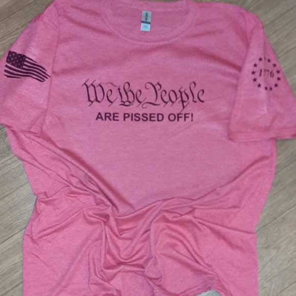 Gildan Tops - Custom made T Shirts